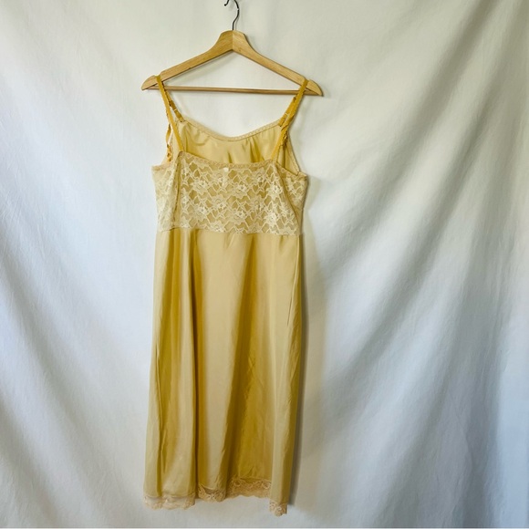 Vintage 70s / 80s Barbizon Semi Sheer Nude Slip Dress - Picture 5 of 12